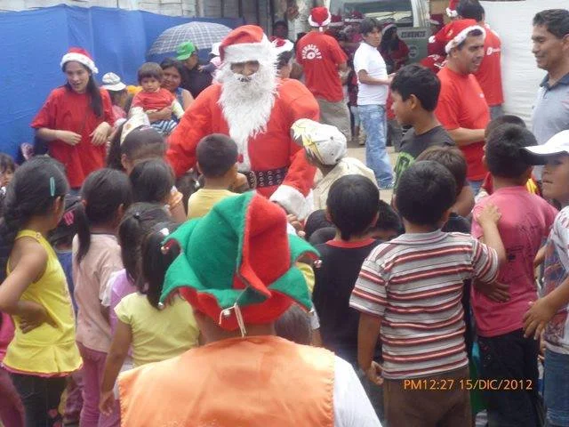 Entrega de regalos navideños