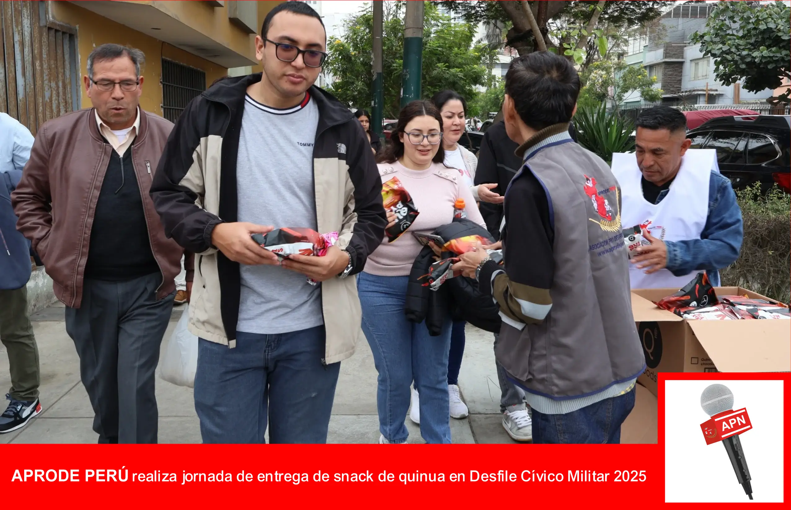 APRODE PERÚ realiza jornada de entrega de snack de quinua en Desfile Cívico Militar 2025