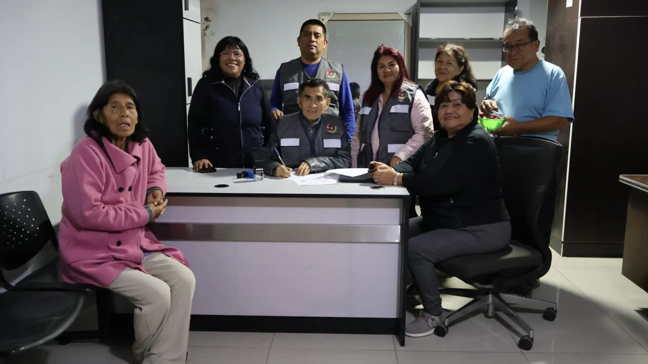 APRODE PERÚ celebra su 18° aniversario con entrega de mobiliario a Collique, reafirmando su compromiso social
