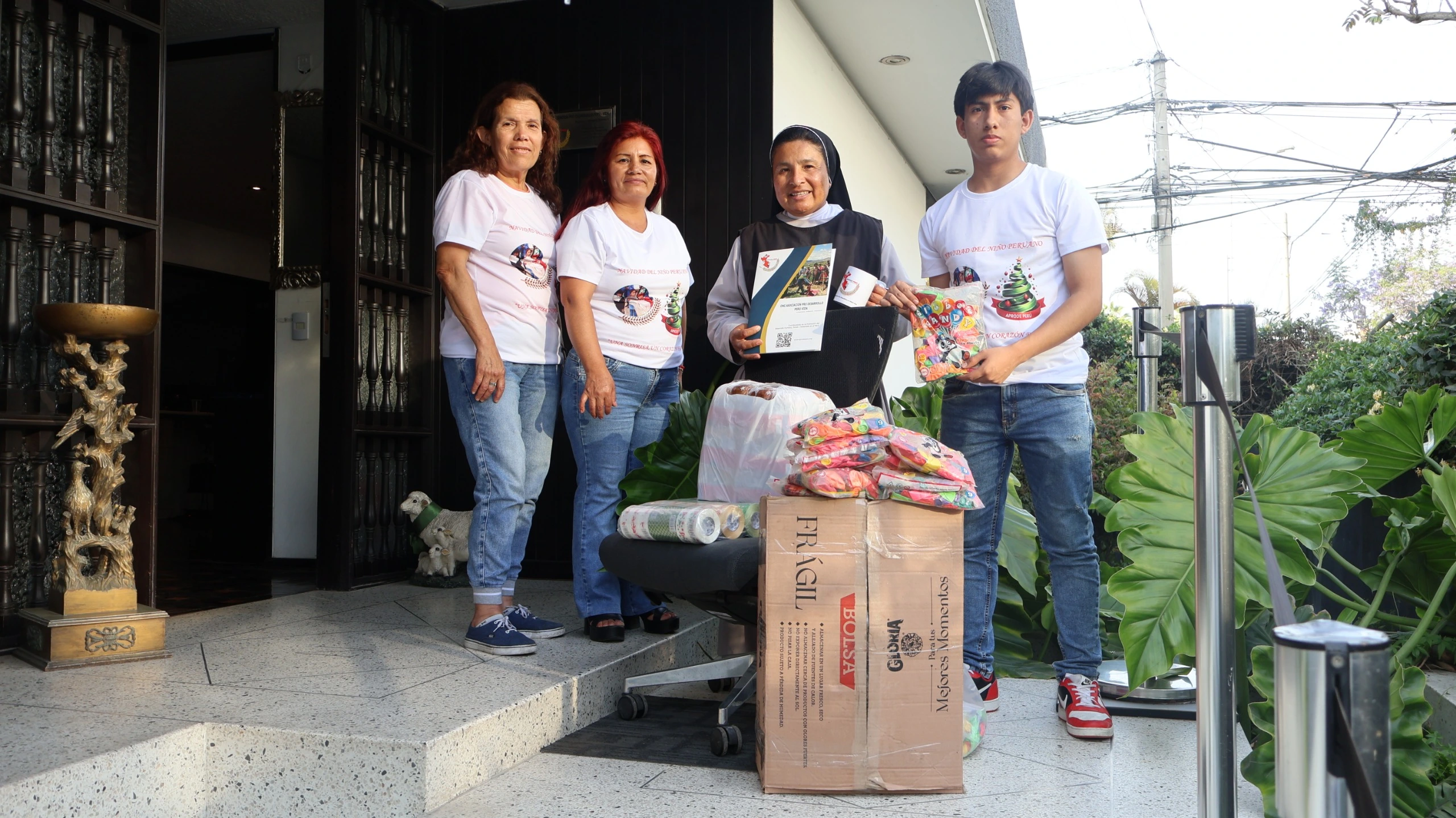 APRODE PERÚ REALIZA DONACIÓN DE PANETONES Y CINTAS NAVIDEÑAS AL OBISPADO DEL DISTRITO DE LURIN PARA SU CAMPAÑA NAVIDEÑA 2026