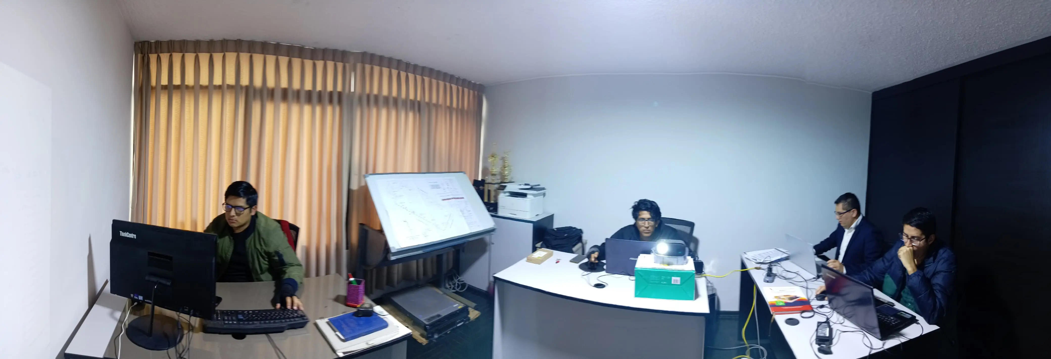 Trabaja con Nosotros